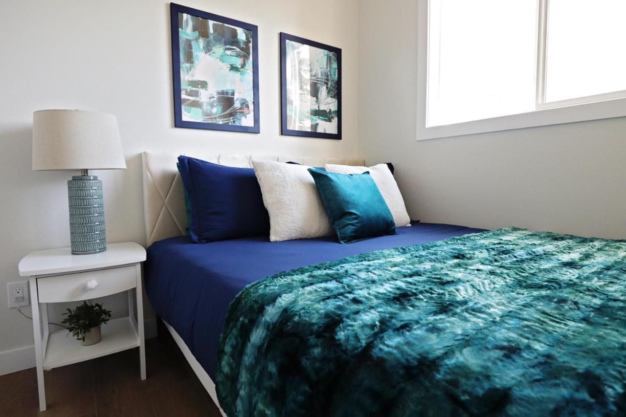 Downtown 3 Queen Beds,Double Garage,Disney+ Villa Edmonton Esterno foto