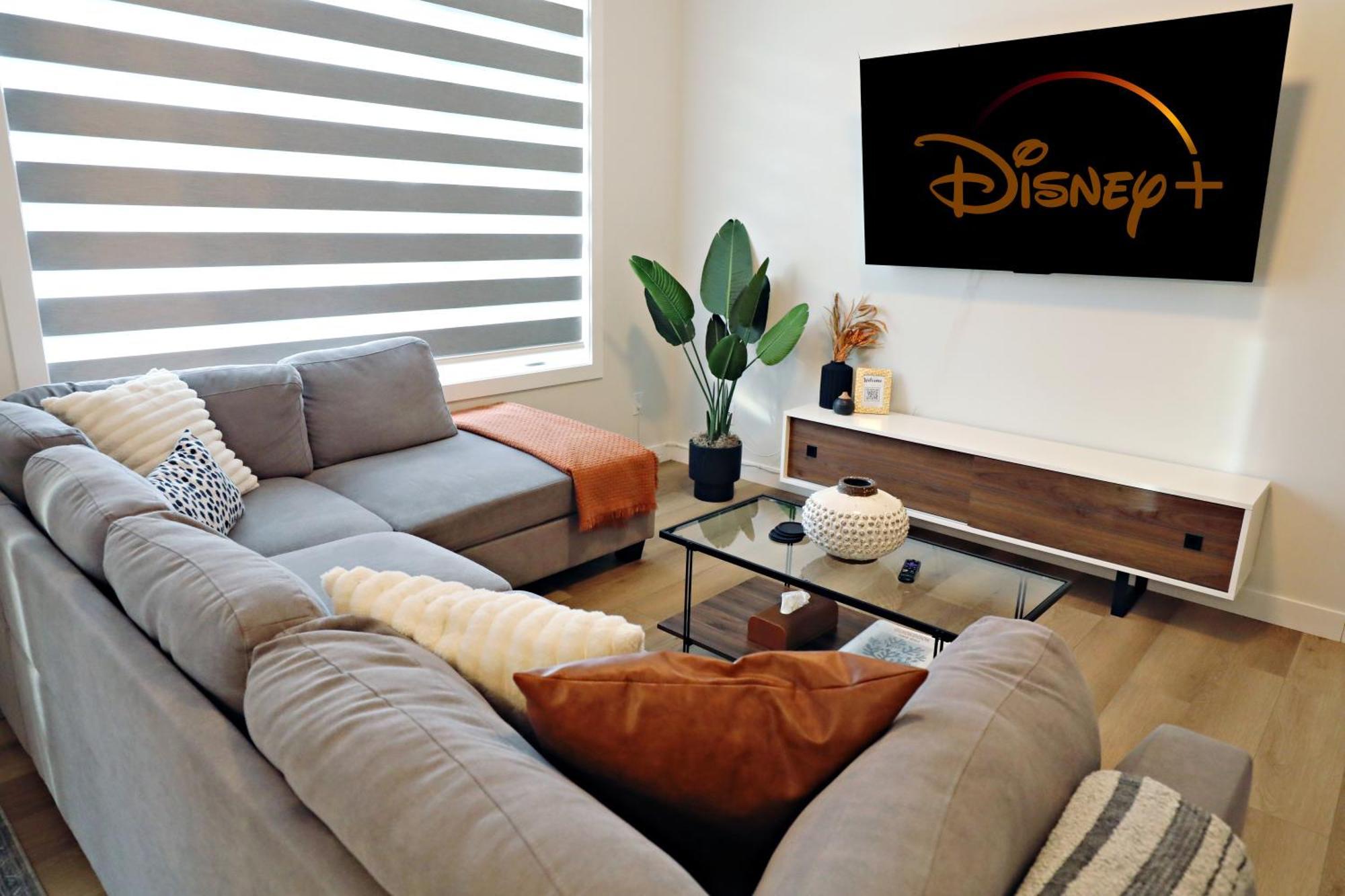 Downtown 3 Queen Beds,Double Garage,Disney+ Villa Edmonton Esterno foto